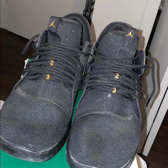 Men’s Jordan size 11 - Picture 2 of 4